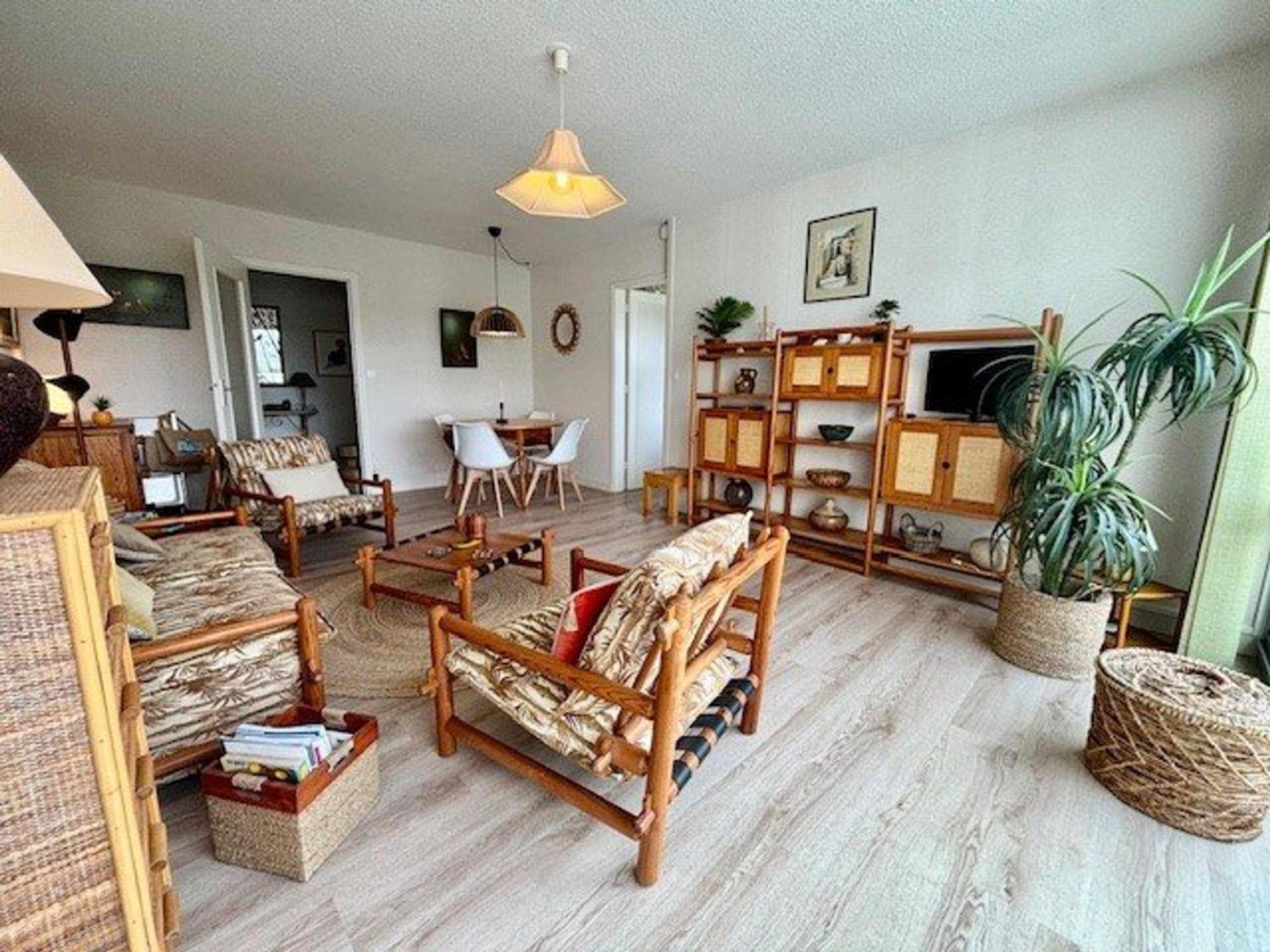 Apartament - 3 Pieces Avec Balcon, Parking, Proche Et Centre-ville - Fr-1-478-280